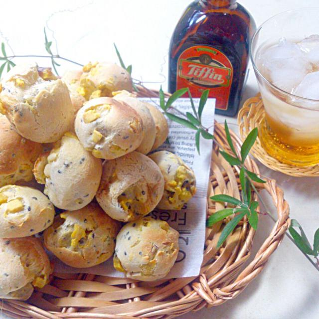 ついついつまんじゃう さつまいもと黒ゴマのもちもちパン/sakurako